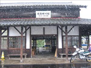�����m�푈���ɔ�e�����@�e�|�˂̐Ղ����X�����c���Ă��܂�